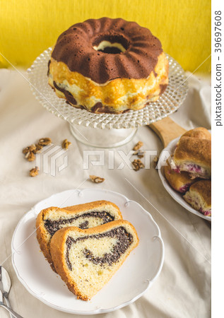 Poppy seeds cake and stuffed buns Poppy seeds cake and stuffed buns 39697608