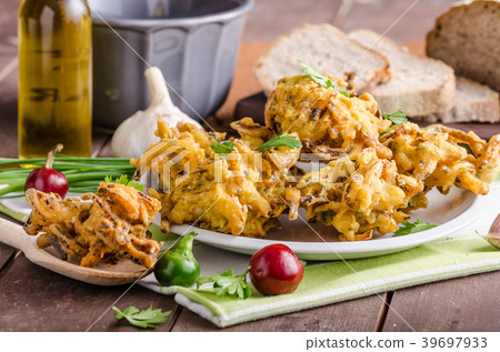 Crispy onion bhajis Crispy onion bhajis 39697933