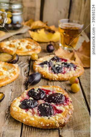 Traditional Czech cake with plums and prunes 39698134