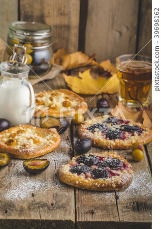 Traditional Czech cake with plums and prunes 39698162