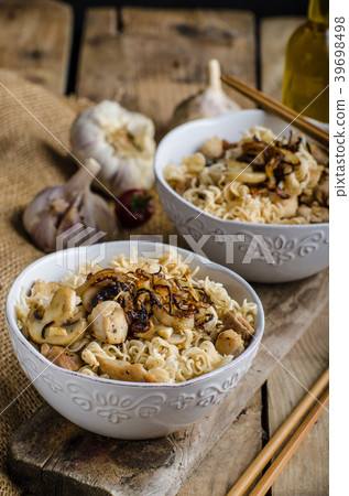 Chinese noodles Chinese noodles 39698498