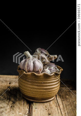 Homemade bio garlic Homemade bio garlic 39698571