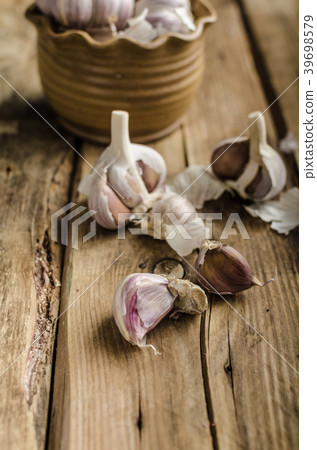 Homemade bio garlic Homemade bio garlic 39698579