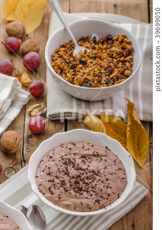 Chocolate pudding and baked granola 39699050