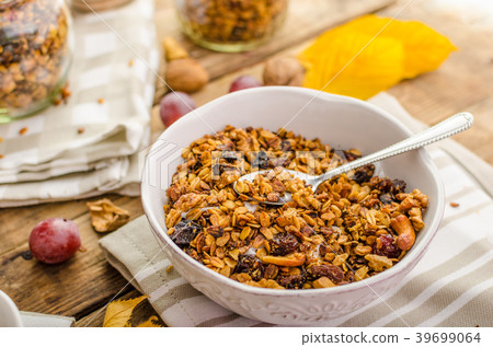 Baked granola Baked granola 39699064
