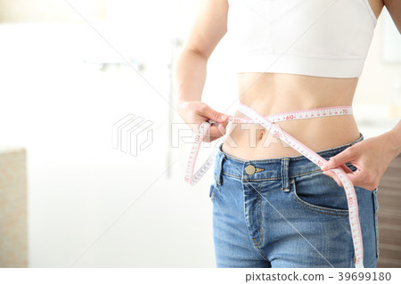 婦女測量腰圍 婦女測量腰圍 39699180