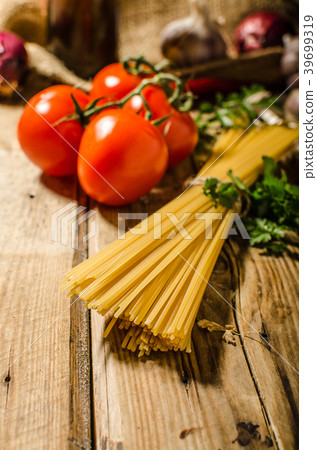 Spaghetti 39699319