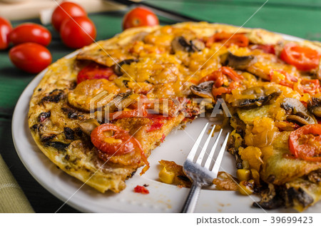 Potato frittata with chorizo 39699423