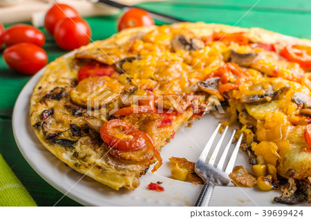 Potato frittata with chorizo 39699424