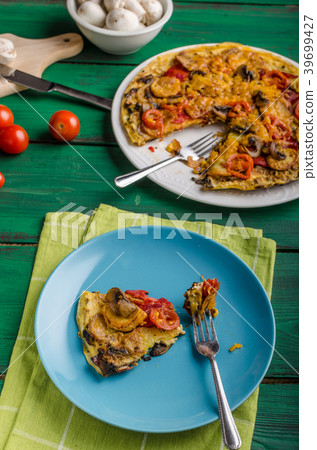 Potato frittata with chorizo 39699427