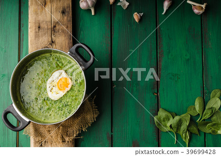 Soup of young peas 39699428