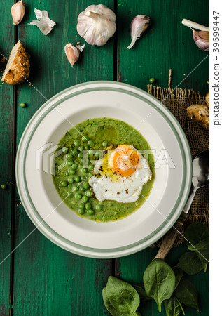 Soup of young peas 39699447