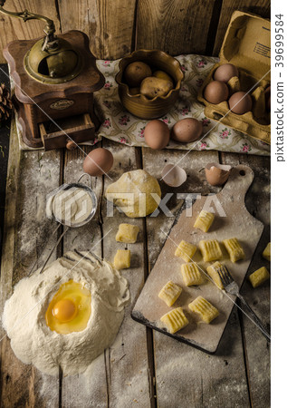 Homemade potato gnocchi 39699584
