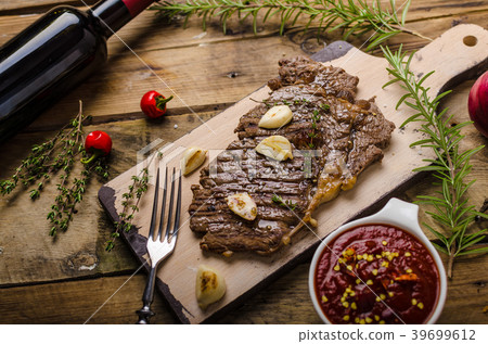 Rib eye steak with wine Rib eye steak with wine 39699612