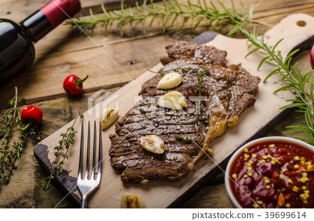 Rib eye steak with wine 39699614
