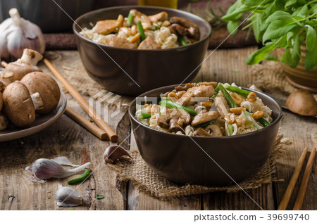 Chinese noodles with brown mushrooms 39699740