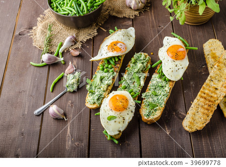 Baguette with herb butter 39699778