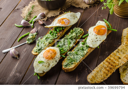 Baguette with herb butter 39699794