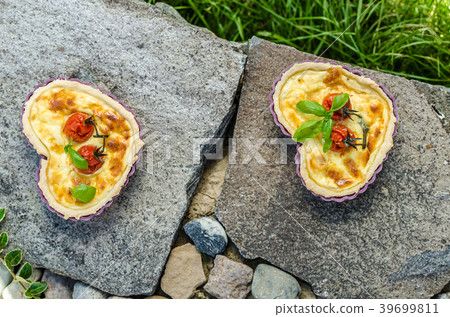 Mini quiche on St. Valentine's Day Mini quiche on St. Valentine's Day 39699811