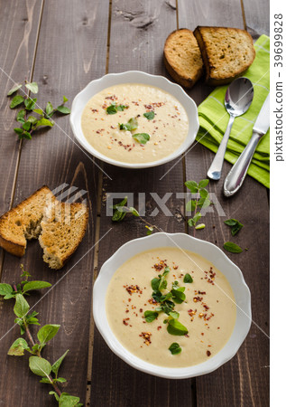 Creamy zucchini soup with chilli and oregano 39699828