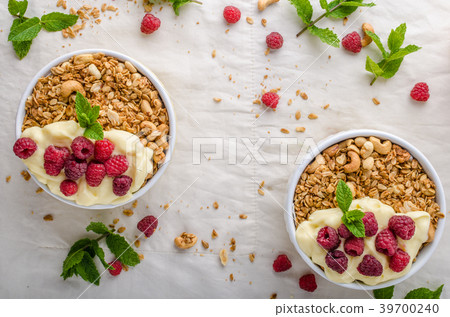 Baked granola with pudding Baked granola with pudding 39700240