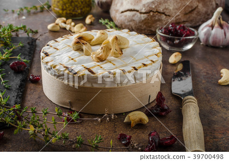 Grilled camembert cheese Grilled camembert cheese 39700498