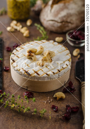 Grilled camembert cheese Grilled camembert cheese 39700520