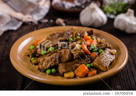 Pork medallions with vegetable and soy garlic sauce Pork medallions with vegetable and soy garlic sauce 39700959