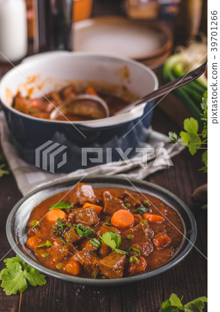 Beef stew with carrots 39701266