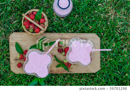 Strawberrie smoothie outside summer 39701298