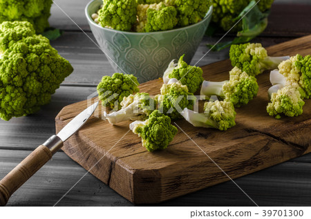 Green cauliflower bio vegetable Green cauliflower bio vegetable 39701300
