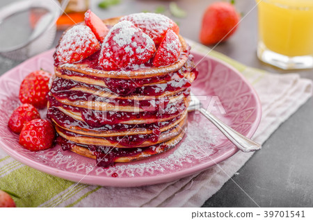 Pancakes strawberry, sugar and jam Pancakes strawberry, sugar and jam 39701541