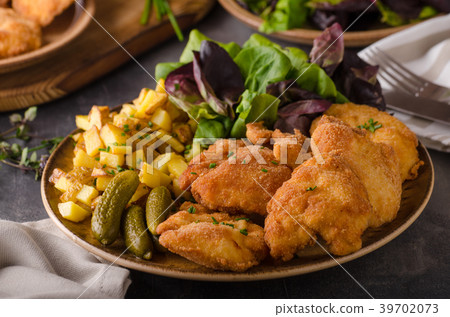 Original weiner schnitzel Original weiner schnitzel 39702073