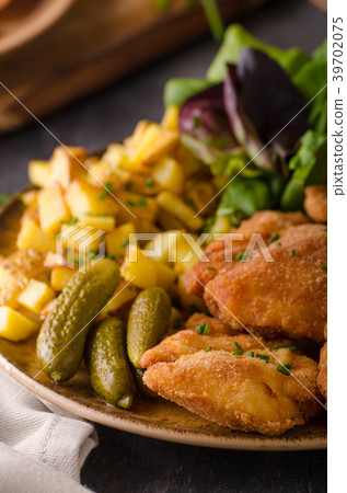 Original weiner schnitzel Original weiner schnitzel 39702075