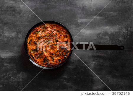 Vegetarian frittata with potatoes Vegetarian frittata with potatoes 39702146