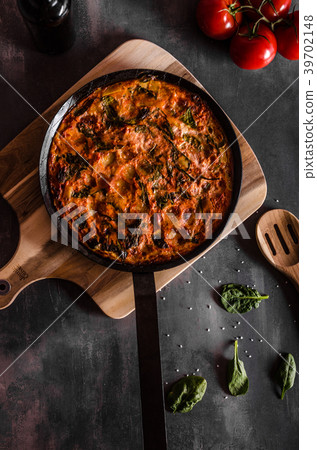 Vegetarian frittata with potatoes Vegetarian frittata with potatoes 39702148