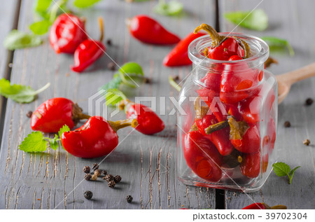 Fresh chilli pepper Fresh chilli pepper 39702304