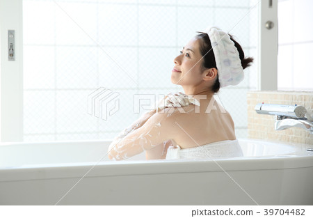 在浴缸裡洗你的身體 在浴缸裡洗你的身體 39704482