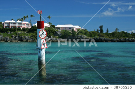 A signpost in a tropical sea, slow speeds A signpost in a tropical sea, slow speeds 39705530