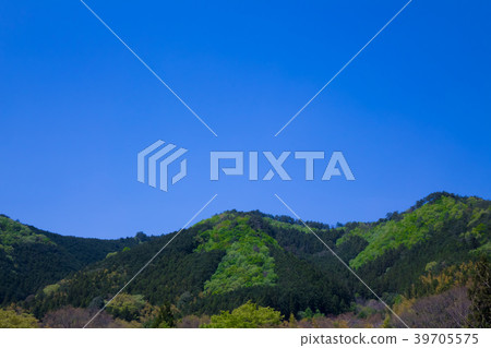 Mountain and sky image Mountain and sky image 39705575