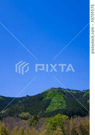Mountain and sky image Mountain and sky image 39705578