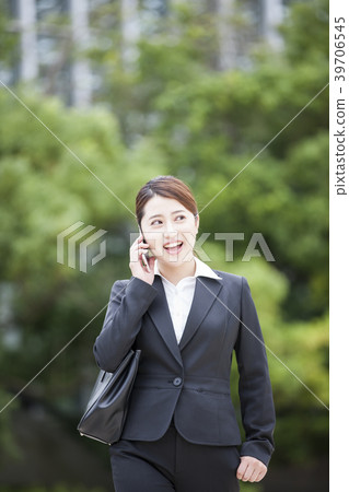 Business woman calling outdoor 39706545