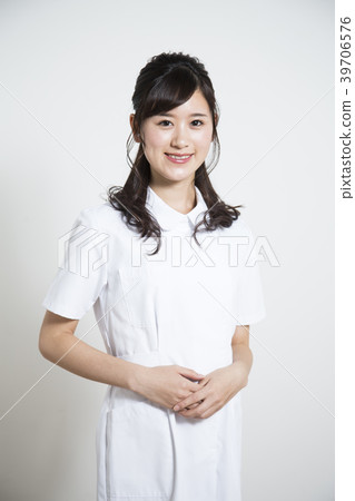 Smiling nurse Smiling nurse 39706576