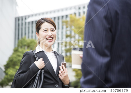 有交談的女商人和的商人 39706579