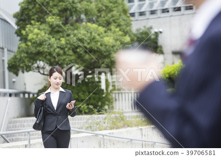 Business woman and businessman outdoors 39706581
