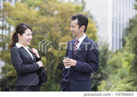 有交談的女商人和的商人 39706665