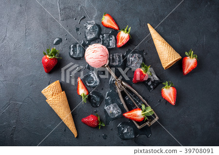 Flat lay with strawberry ice cream 39708091