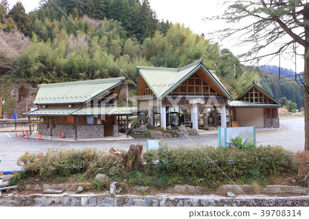 Eight months have passed since Higashimine village _ Chikuzen Iwaya Station _ disaster after heavy rain in northern Kyushu (photographed in March 2018) 39708314