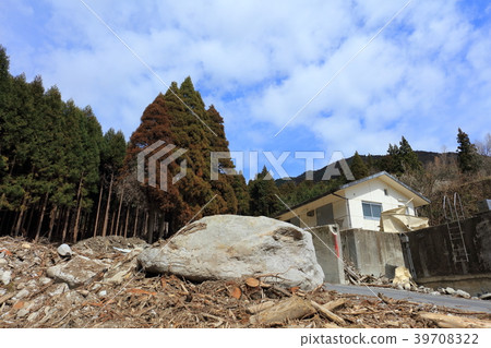 九州北部(2018年3月)暴雨過後,Higashimine村_巨石_災難發生8個月 九州北部(2018年3月)暴雨過後,Higashimine村_巨石_災難發生8個月 39708322