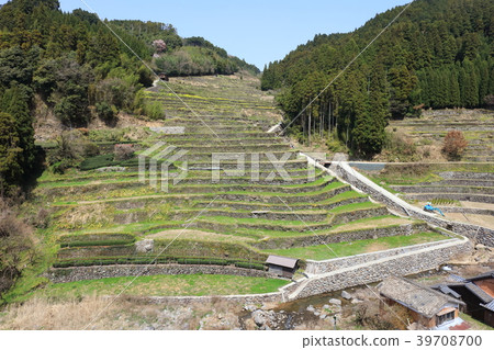 Nine months after Yameseki terraced rice terraces and damaged houses after heavy rainfall in northern Kyushu (photographed in April 2018) Nine months after Yameseki terraced rice terraces and damaged houses after heavy rainfall in northern Kyushu (photographed in April 2018) 39708700